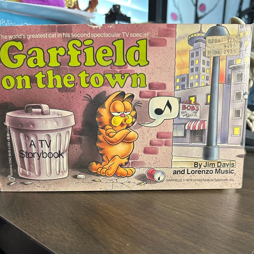 First edition Garfield on the Town Vintage TV Storybook